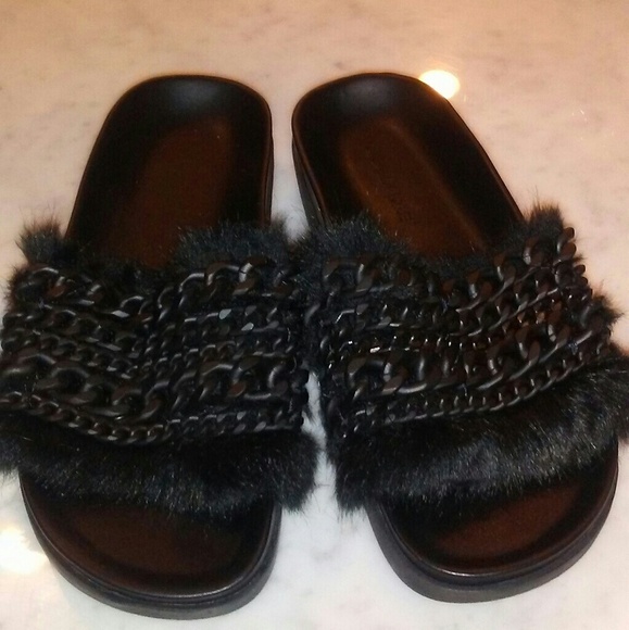Kendall + Kylie Slides - Picture 1 of 3